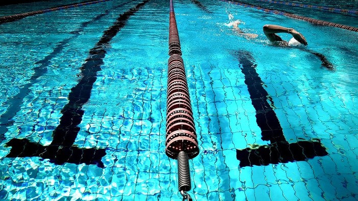 Piscine a rischio per il caro bollette, arrivano i primi aiuti