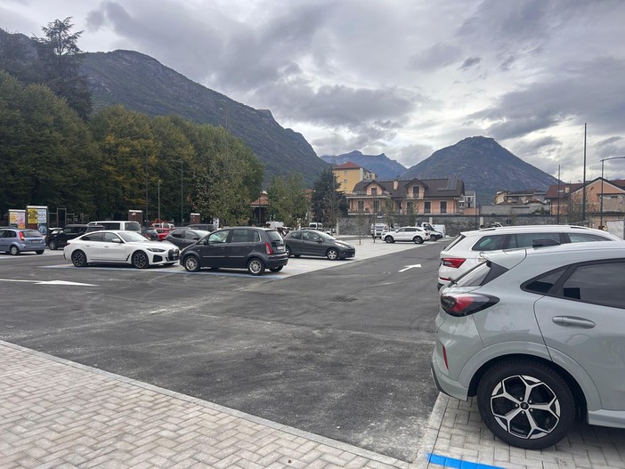 Domodossola, critiche all’amministrazione su parcheggi a pagamento e nuovi stalli