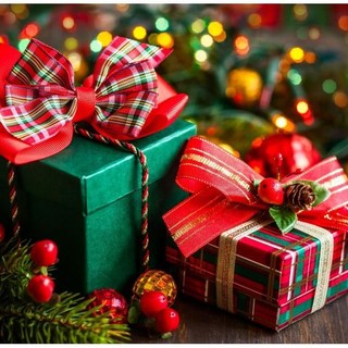 Regali di Natale, gli italiani continuano a scegliere prodotti enogastronomici e di bellezza