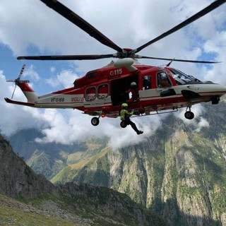 Escursionisti in difficoltà, intervento dell'elicottero dei Vigili del fuoco