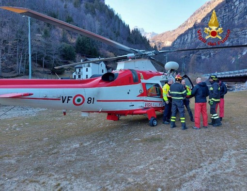 Elicottero Drago recupera 3 rocciatori e 5 escursionisti smarriti in valle Antigorio. VIDEO