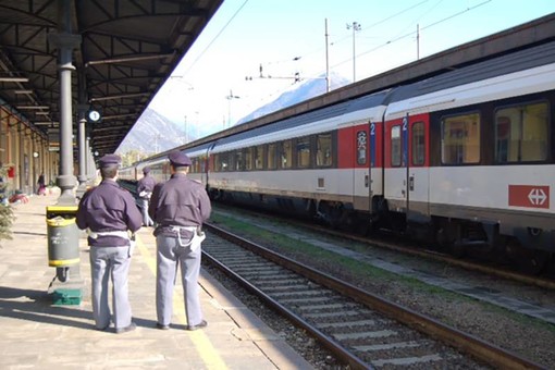 Attraversano i binari in stazione, multati dalla Polizia Ferroviaria