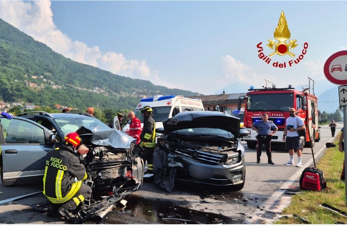 Incidente tra due auto sulla Provinciale 166: tre persone in ospedale