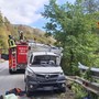 Mezzo di Conser Vco va sbattere sulla statale 337 della Valle Vigezzo. Conducente estratto dalle lamiere dai Vigili del fuoco