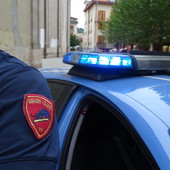 Aggredisce il vicino con un coltello: arrestato per tentato omicidio Aggredisce il vicino con un coltello: arrestato per tentato omicidio