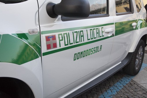 Svuota gli estintori del parcheggio di via Diaz sulle auto parcheggiate, identificato un minore