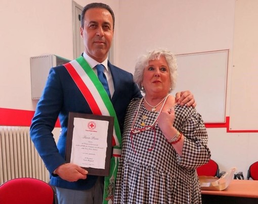 Al sindaco Lucio Pizzi un importante riconoscimento da parte della Croce Rossa