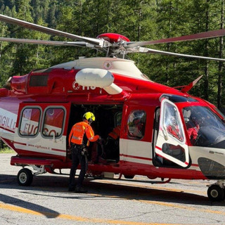 Escursionista disperso nei boschi di Macugnaga: salvato con l’elicottero dei Vigili del Fuoco