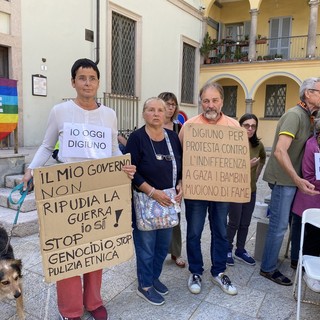 Prosegue il presidio per la pace in piazza Rovereto: già più di 700 firme raccolte a sostegno dei bambini di Gaza