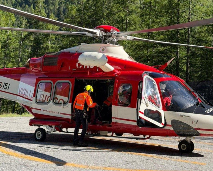 Escursionista disperso nei boschi di Macugnaga: salvato con l’elicottero dei Vigili del Fuoco Escursionista disperso nei boschi di Macugnaga: salvato con l’elicottero dei Vigili del Fuoco