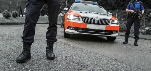 Corre a oltre duecento all'ora sull'autostrada in Canton Ticino: italiano nei guai