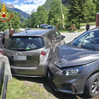 Scontro tra due auto a Premia: due feriti lievi sulla statale della Val Formazza
