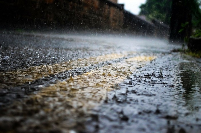 Piogge diffuse e clima instabile, migliora da giovedì