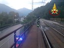 Traversina della ferrovia in fiamme a Vogogna
