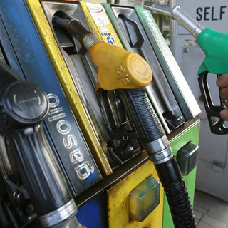 Benzina più cara dal 1° gennaio, via lo sconto sulle accise