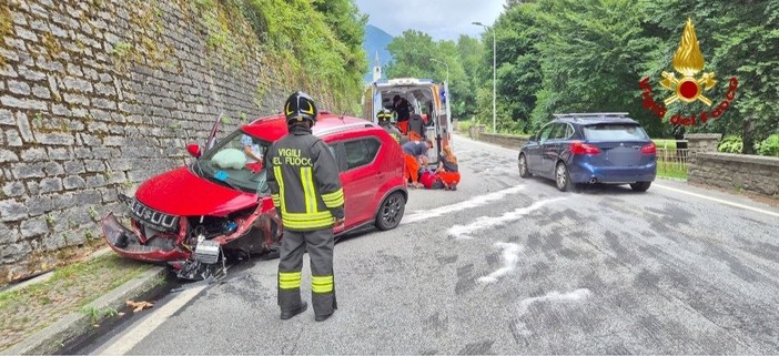 Scontro tra auto e furgone sulla Statale 659: due persone soccorse a Crodo