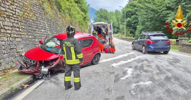 Scontro tra auto e furgone sulla Statale 659: due persone soccorse a Crodo
