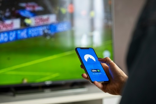 Il nuovo rituale dell’intrattenimento: tra binge-watching e libertà digitale Il nuovo rituale dell’intrattenimento: tra binge-watching e libertà digitale