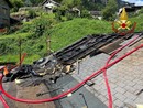 Premia, incendio sul tetto di un edificio del Comune