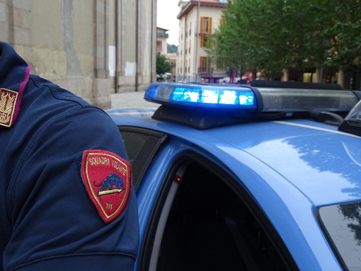 Aggredisce il vicino con un coltello: arrestato per tentato omicidio Aggredisce il vicino con un coltello: arrestato per tentato omicidio