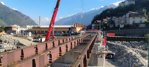 Al via le operazioni di varo del nuovo ponte sull'Anza Al via le operazioni di varo del nuovo ponte sull'Anza