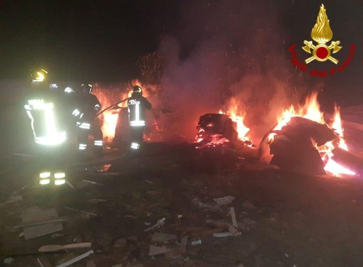 Trontano, incendio vicino ad un'abitazione Trontano, incendio vicino ad un'abitazione