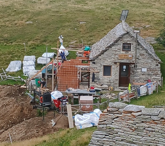 Il rifugio Ilario Punchia a Mattogno Il rifugio Ilario Punchia a Mattogno