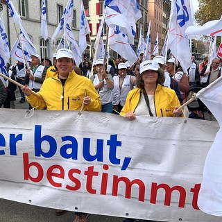 Un momento della manifestazione di Zurigo (foto tratta dal sito del sindacato Syna)