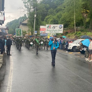 Con la sfilata si sono conclusi i festeggiamenti per i 100 anni del gruppo Alpini di Vanzone FOTO