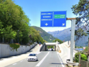 Lavori sul ponte ferroviario: senso unico alternato in superstrada a Baveno
