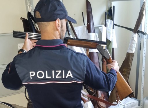 La polizia intensifica i controlli sulla detenzione di armi: 61 sequestri La polizia intensifica i controlli sulla detenzione di armi: 61 sequestri