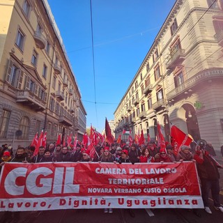 Sciopero nazionale Cgil e Uil, in piazza oltre 600 manifestanti da Vco e Novara FOTO E VIDEO Sciopero nazionale Cgil e Uil, in piazza oltre 600 manifestanti da Vco e Novara FOTO E VIDEO