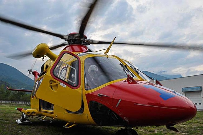 Escursionisti cusiani salvati dall'elicottero, erano bloccati sulla ferrata di Croveo