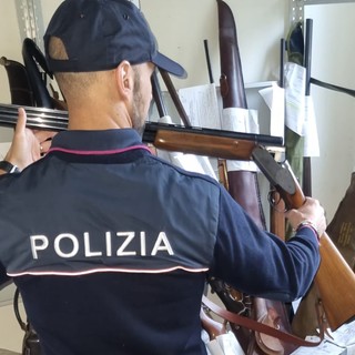 La polizia intensifica i controlli sulla detenzione di armi: 61 sequestri La polizia intensifica i controlli sulla detenzione di armi: 61 sequestri