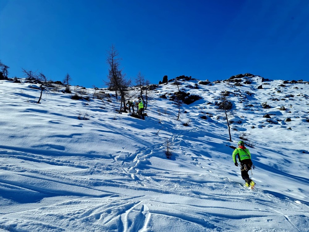 Temperature alte e manto nevoso ridotto: pericolo valanghe moderato sulle Alpi Piemontesi