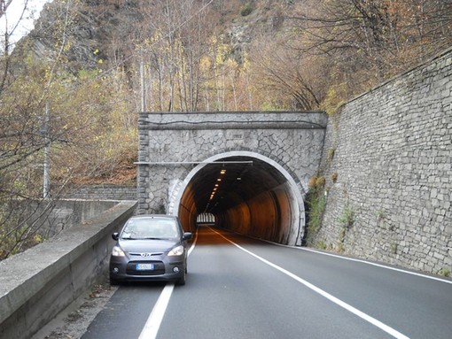 Lavori sulla SS 337 della Val Vigezzo: senso unico alternato in orario notturno
