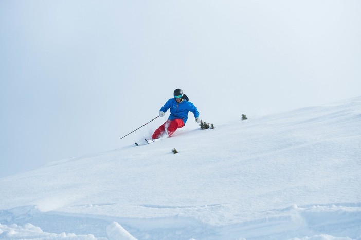 &lt;a href=&quot;https://it.freepik.com/foto-gratuito/persona-al-momento-di-sciare-sulle-alpi-in-inverno_8507230.htm#fromView=search&amp;page=1&amp;position=12&amp;uuid=f5008238-d97a-4eb4-a248-24eb0d5b10da&amp;query=sciatori&quot;&gt;Immagine di wirestock su Freepik&lt;/a&gt;