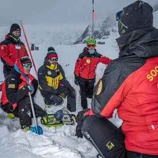 Nuovi defibrillatori Dae per le 51 stazioni del Soccorso Alpino