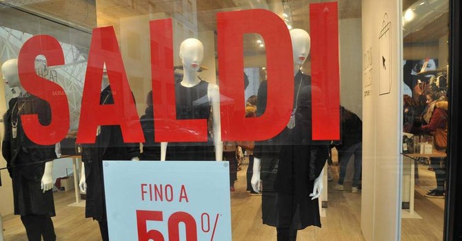 Saldi estivi al via: in Piemonte spesa da 200 milioni, ma Confesercenti lancia una petizione per cambiare le regole