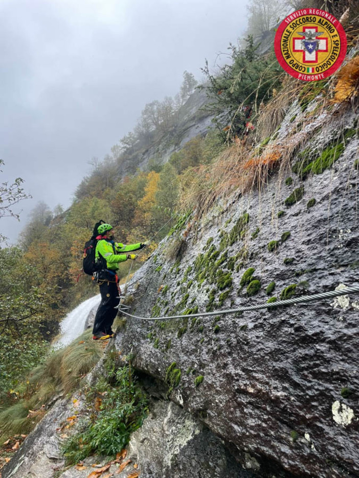 Cadarese, escursionista cade nella zona della falesia: soccorsi complessi, è grave Cadarese, escursionista cade nella zona della falesia: soccorsi complessi, è grave