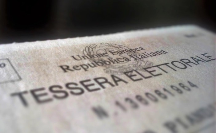Elezioni, arriva la tessera elettorale digitale: per votare basterà lo smartphone Elezioni, arriva la tessera elettorale digitale: per votare basterà lo smartphone
