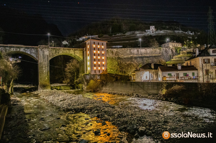 Crevoladossola ha acceso il Natale alla Torre Napoleonica Crevoladossola ha acceso il Natale alla Torre Napoleonica