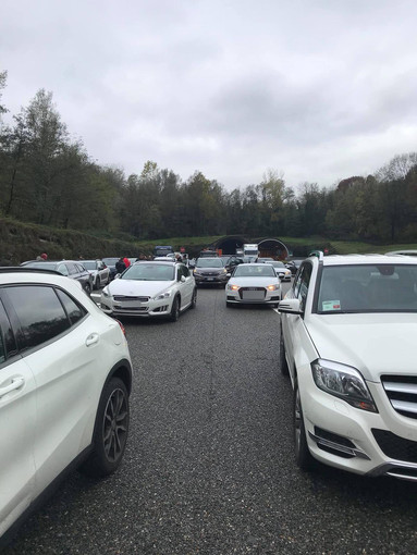 Come si muovono gli italiani oggi: meno spostamenti, più spesa