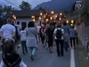 Nella foto la fiaccolata con le antiche lanterne