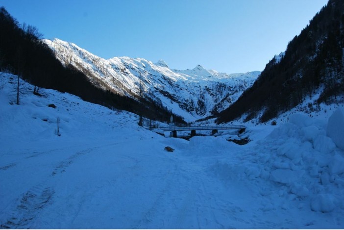 Pericolo valanghe, chiusa la strada della Val Loana