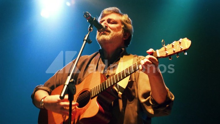 Vannacci celebra Guccini e canta "L'avvelenata"