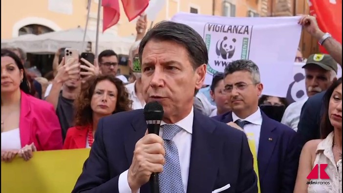 Conte in piazza: "Ddl caccia è contro la Costituzione, ci opporremo duramente" Conte in piazza: "Ddl caccia è contro la Costituzione, ci opporremo duramente"