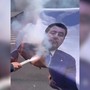 Bruciano manifesto con il volto di Salvini, la protesta degli studenti alla Sapienza
