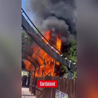 Incendio a Gardaland, il video dell'attrazione 'Raptor' in fiamme