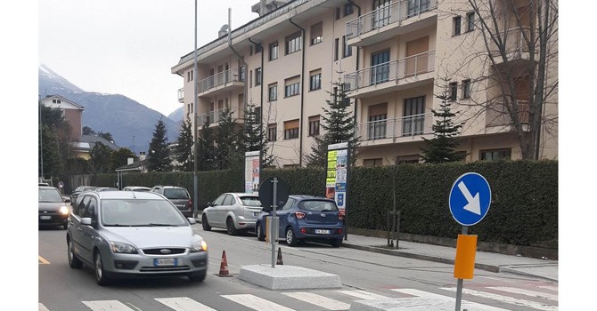Via Cassino al buio, la protesta dei residenti Via Cassino al buio, la protesta dei residenti